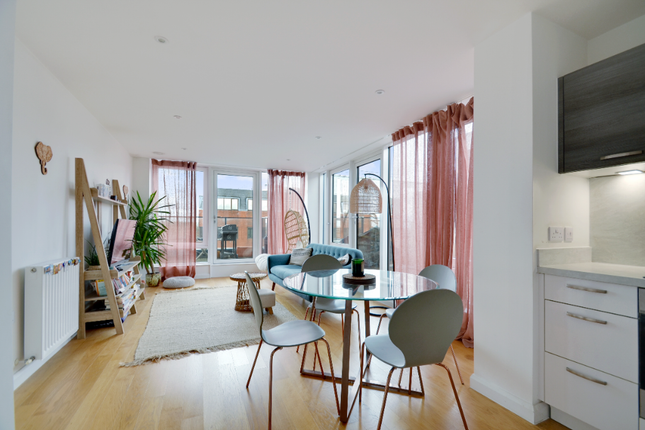 Flat for sale in High Road, London