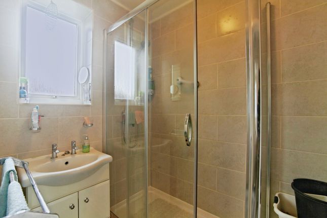 41, Wentworth Way, Surrey photo 4