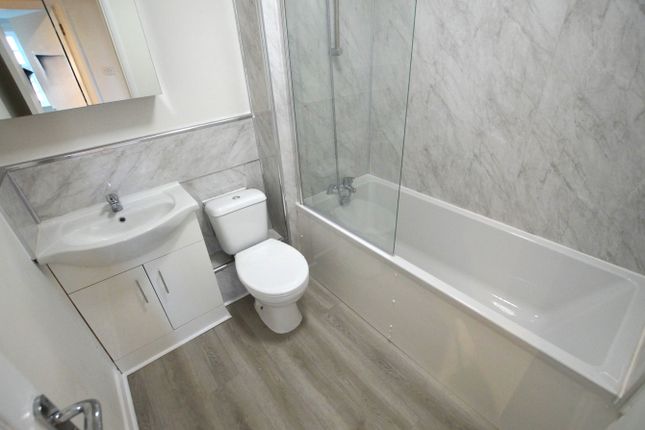 5 Aspen House, Hanbury Drive, Winchmore Hill photo 3