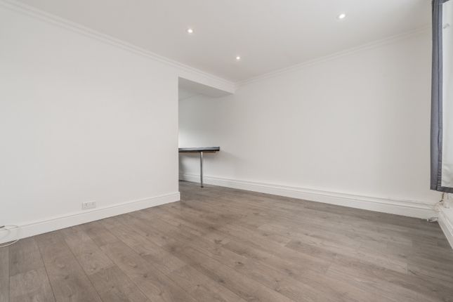 26, Pynham Close, London photo 4
