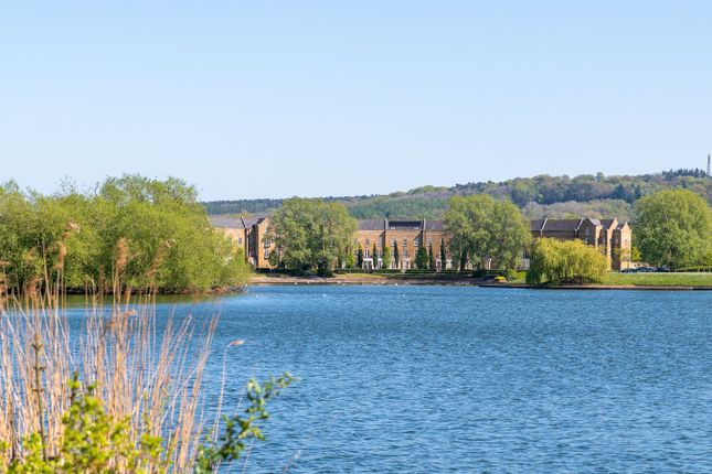 29, Monellan Crescent, Caldecotte Lake, Milton Keynes photo 4