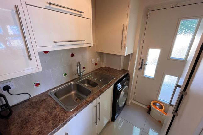 5, Middlethorne Court, Leeds photo 3