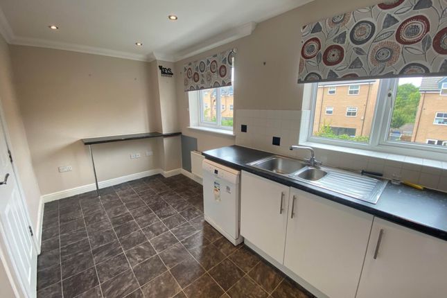 39, Coleridge Way, Borehamwood photo 3