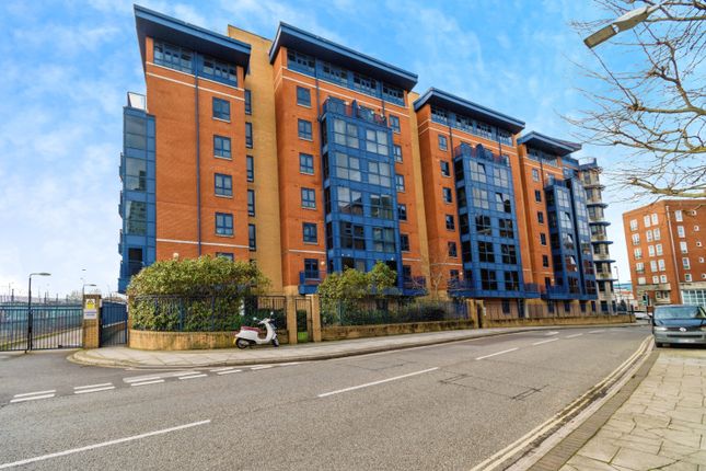 Flat for sale in Canute Road, Southampton, Hampshire