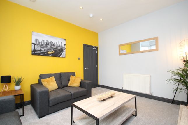 Room to rent in Room 2, Nowell Crescent, Harehills