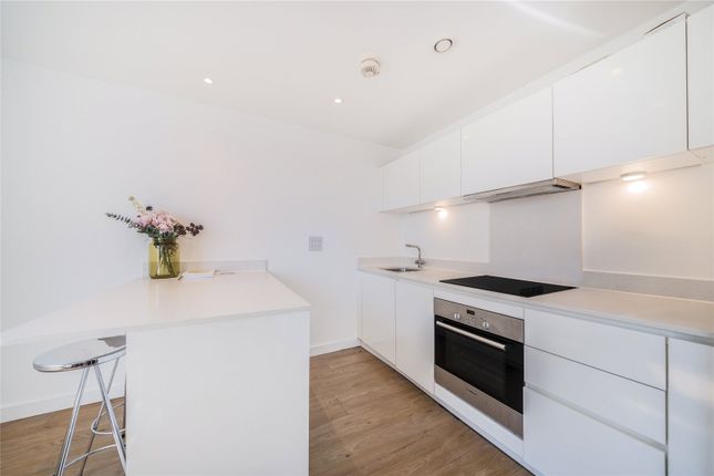 Flat 604, Alboran Apartments, 1, Seven Sea Gardens, London photo 4