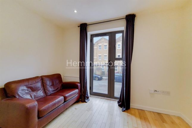 Flat 101, 3, Platinum Court, Cephas Avenue, Stepney Green photo 3