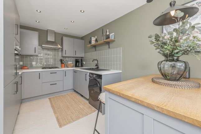 10, Edith Sykes Drive, Leeds photo 4