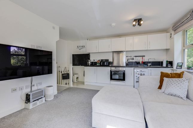 124, Holts Crest Way, West Yorkshire photo 4