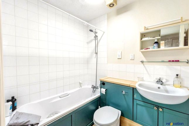 90 Myddleton Avenue, London photo 2