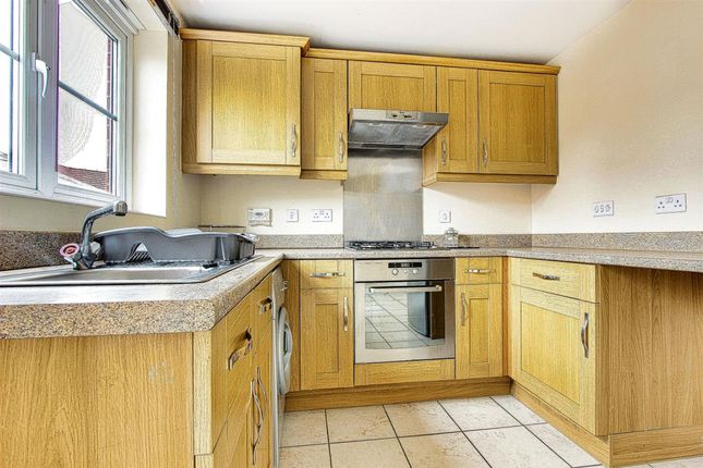 27 Archdale Close, Chesterfield photo 3