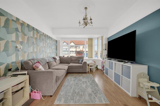 24, Stanley Avenue, Dagenham photo 4