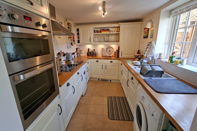 7, Newlands, Northampton photo 2