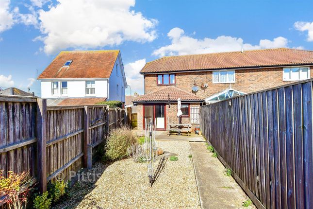 Locksley Mews, Tennyson Close, Yarmouth photo 2