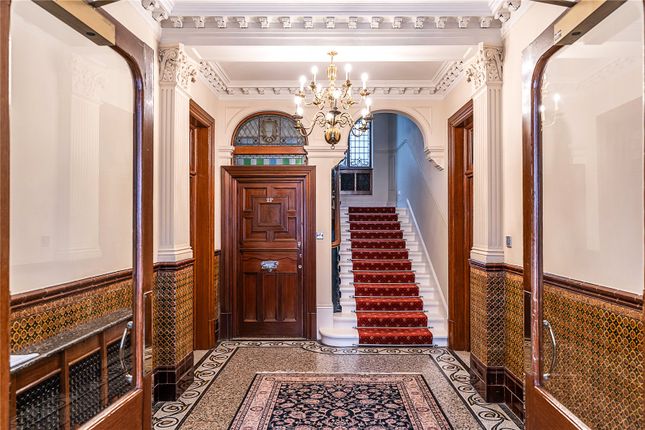 Flat for sale in Carlisle Place, London