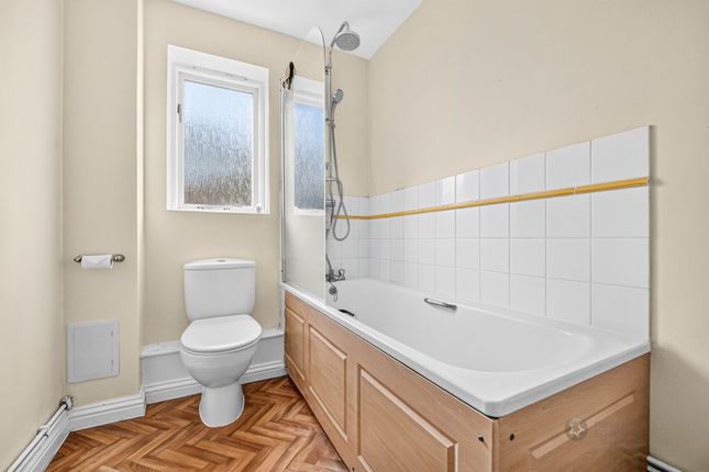 5 Shalbourne Square, London photo 3