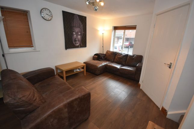 9 Yew Street, Hulme, Manchester photo 2