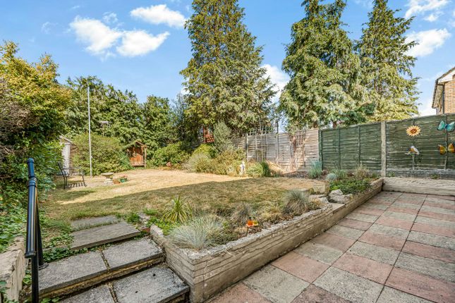 11, Watersplash Road, Shepperton photo 2