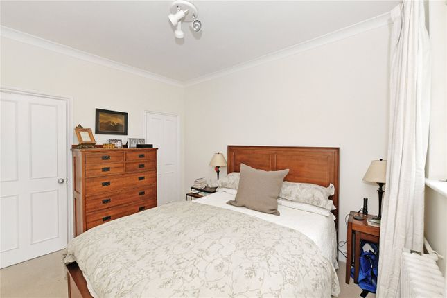 Terraced house to rent in Hyde Park Street, Hyde Park