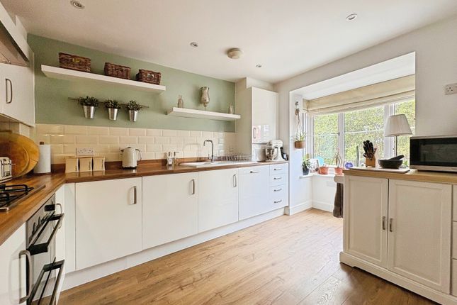 23, Parsons Way, Tongham photo 2