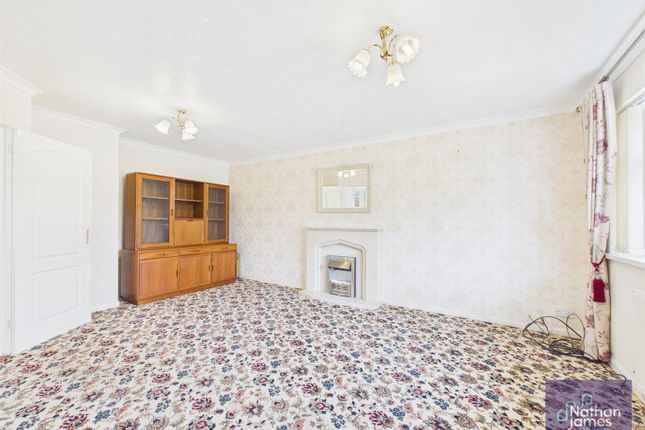 30, Castle Lea, Caldicot photo 4