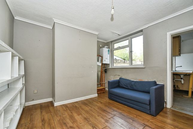 66, Kingshill Road, Swindon photo 3