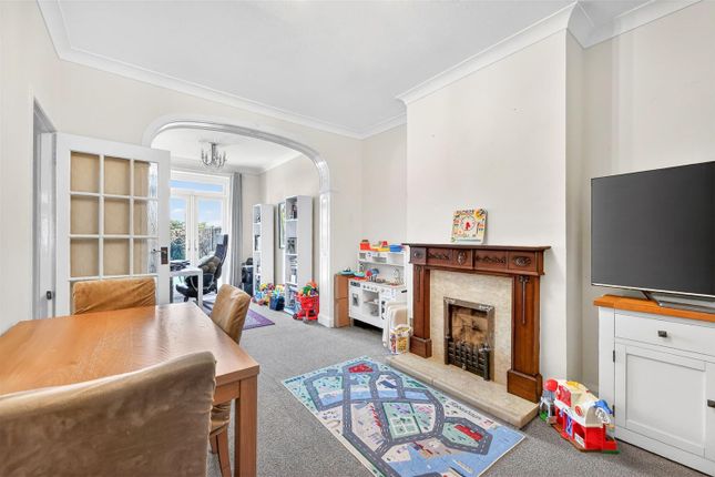 5, Inverness Drive, Hainault photo 4