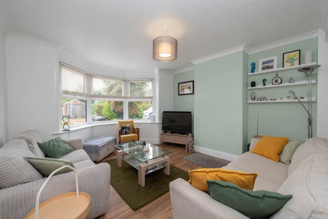 26, Richmond Gardens, Canterbury photo 2