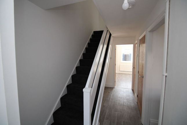 32 Ealing Close, Chatham photo 2