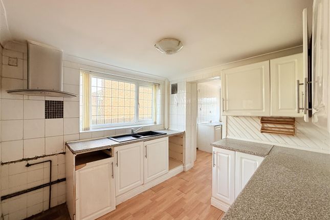 13, Norwich Close, Dukinfield photo 4
