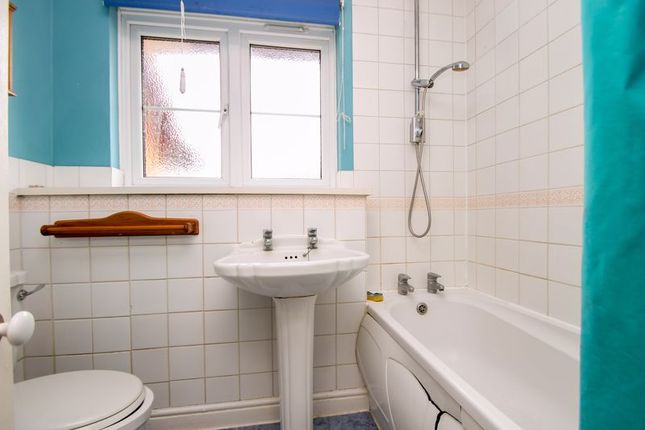 7, Elliott Avenue, Ruislip photo 2