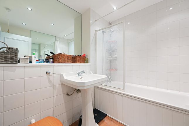 Ground Floor Flat, 2, Overstone Road, London photo 4