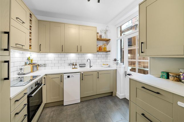 Flat 1, 52, Braxted Park, London photo 3