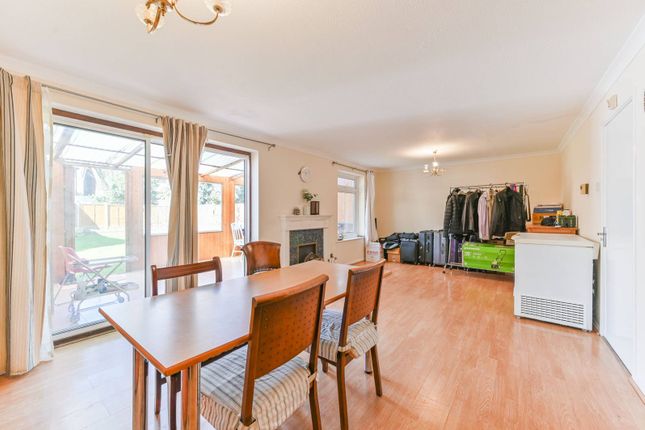 Kingswood Close, New Malden photo 3
