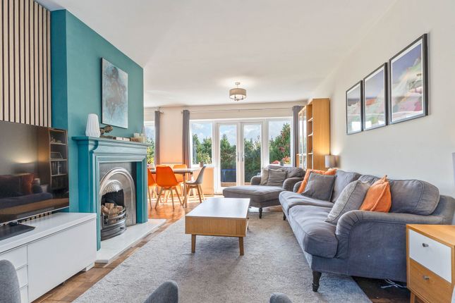 62 Melbourne Way, Newport photo 3