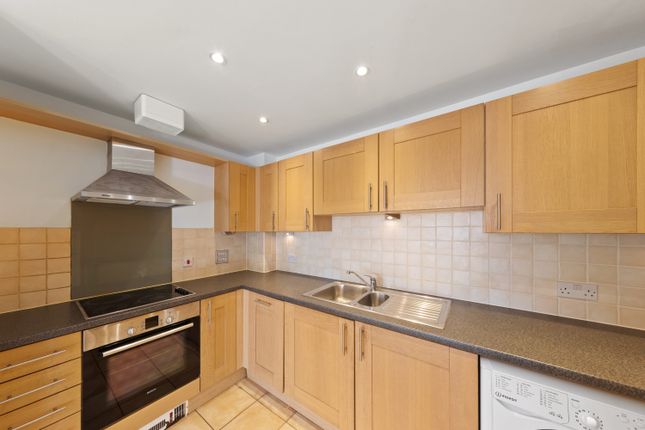 31, Abingdon Court, Surrey, Woking photo 4