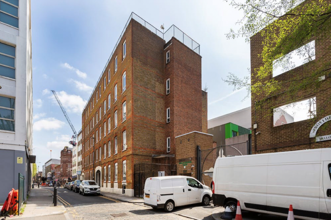 Office to let in Wentworth Street, London