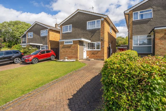 4-bed detached on Roslyn Way, Dunstable, £400,000