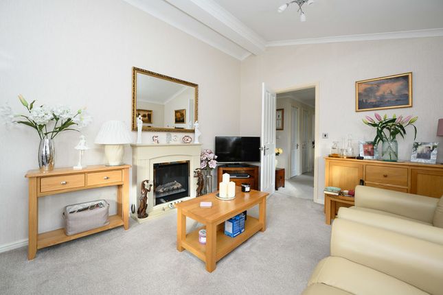2 Nightingale Rise, Weybridge Park Estate, Addlestone photo 3