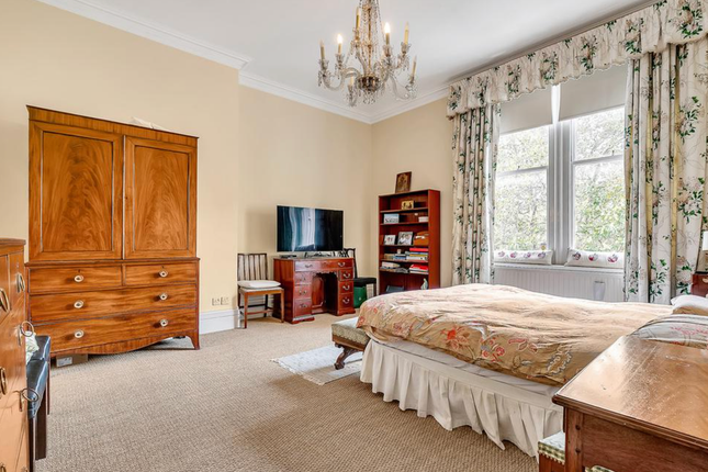 Tarnbrook Court, Holbein Place, London photo 4
