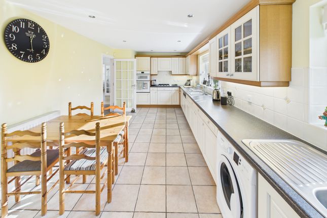 12, Grovebury, Locks Heath, Southampton photo 4