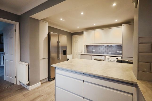 16, Hillcrest Avenue, Burton-on-Trent photo 4