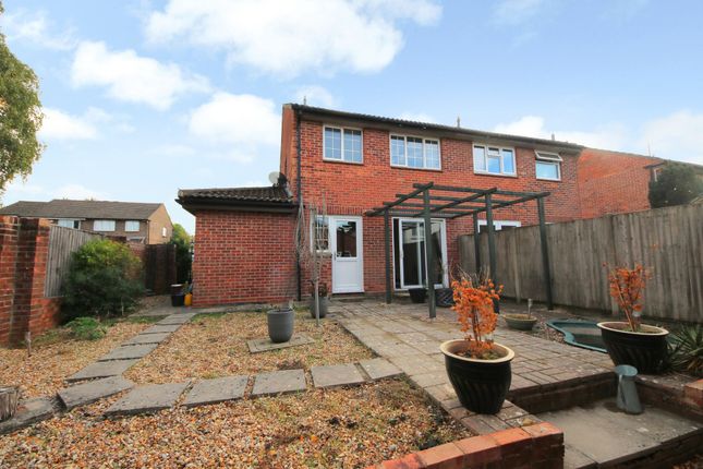 1 Medlar Close, Southampton photo 4