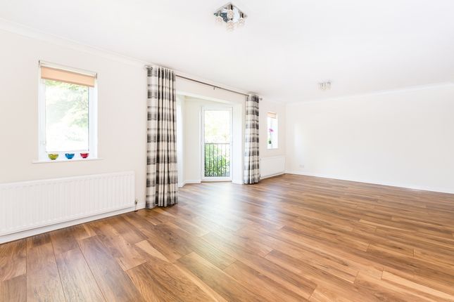 Flat to rent in Portsmouth Road, Kingston Upon Thames