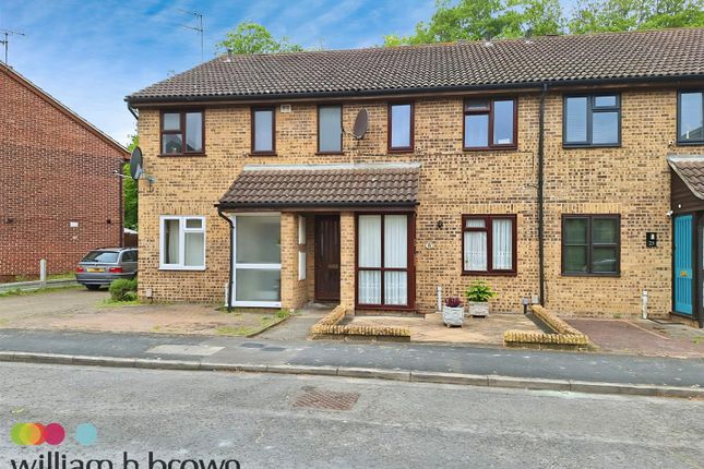 Flat to rent in Bersham Lane, Badgers Dene, Grays