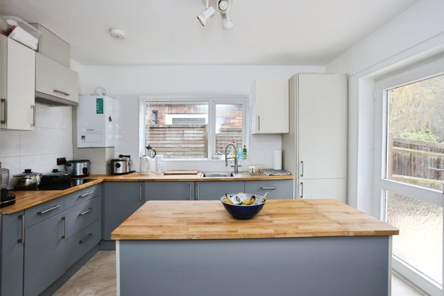 18, Rodney Avenue, Kent photo 2