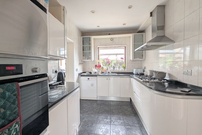 16, EDGWARE photo 5