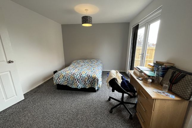 Kendal Close, Leeds photo 4