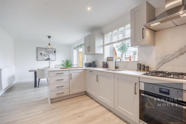 51, Squirrel Way, Nottingham photo 2