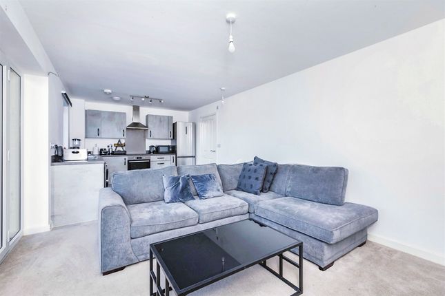 Flat for sale in Round Meadow Road, Leicester